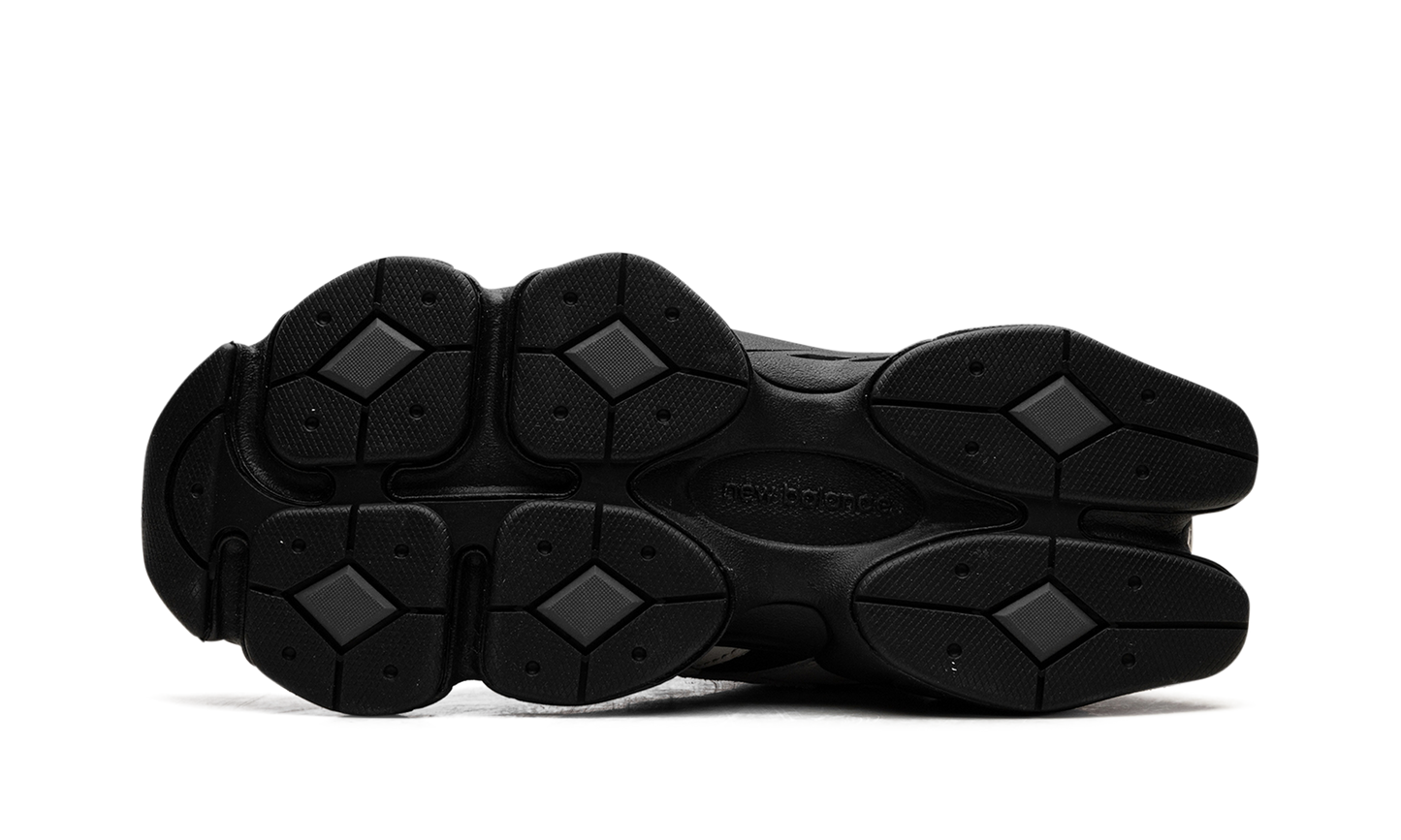 9060 "Off White Black" U9060ZBS