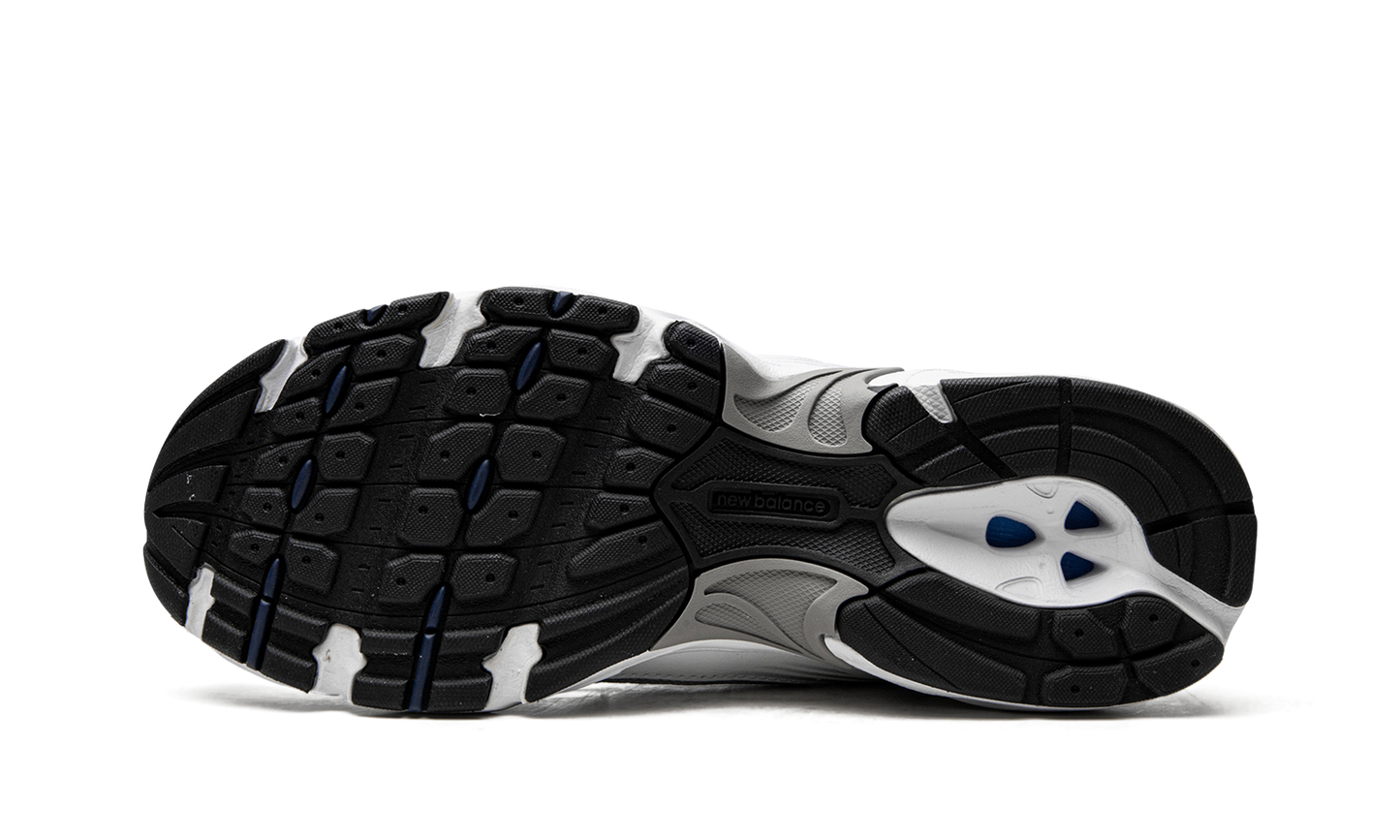 530 "WHITE/SILVER/NAVY" MR530SG