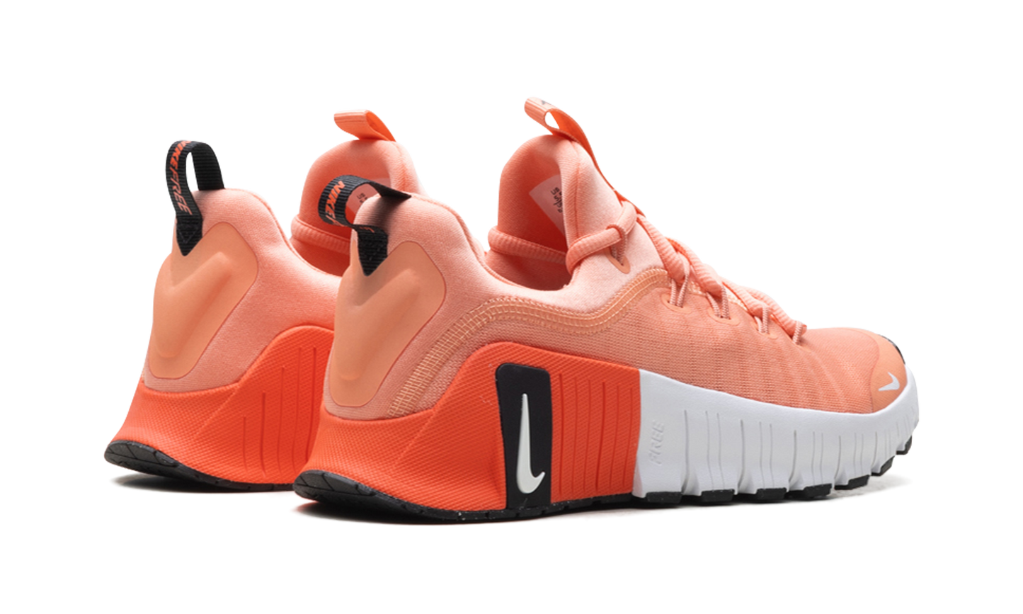 Free Metcon 6 WMNS "Apricot" FJ7126 803