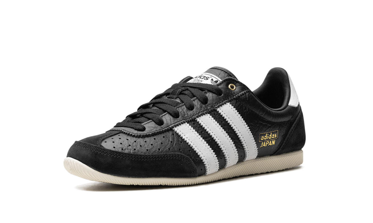 Japan WMNS "Core Black Cloud White" IH5490