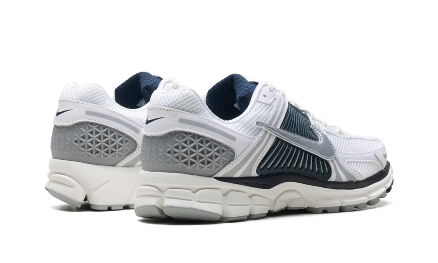 Air Zoom Vomero 5 WMNS "White Armory Navy" HV2412 100
