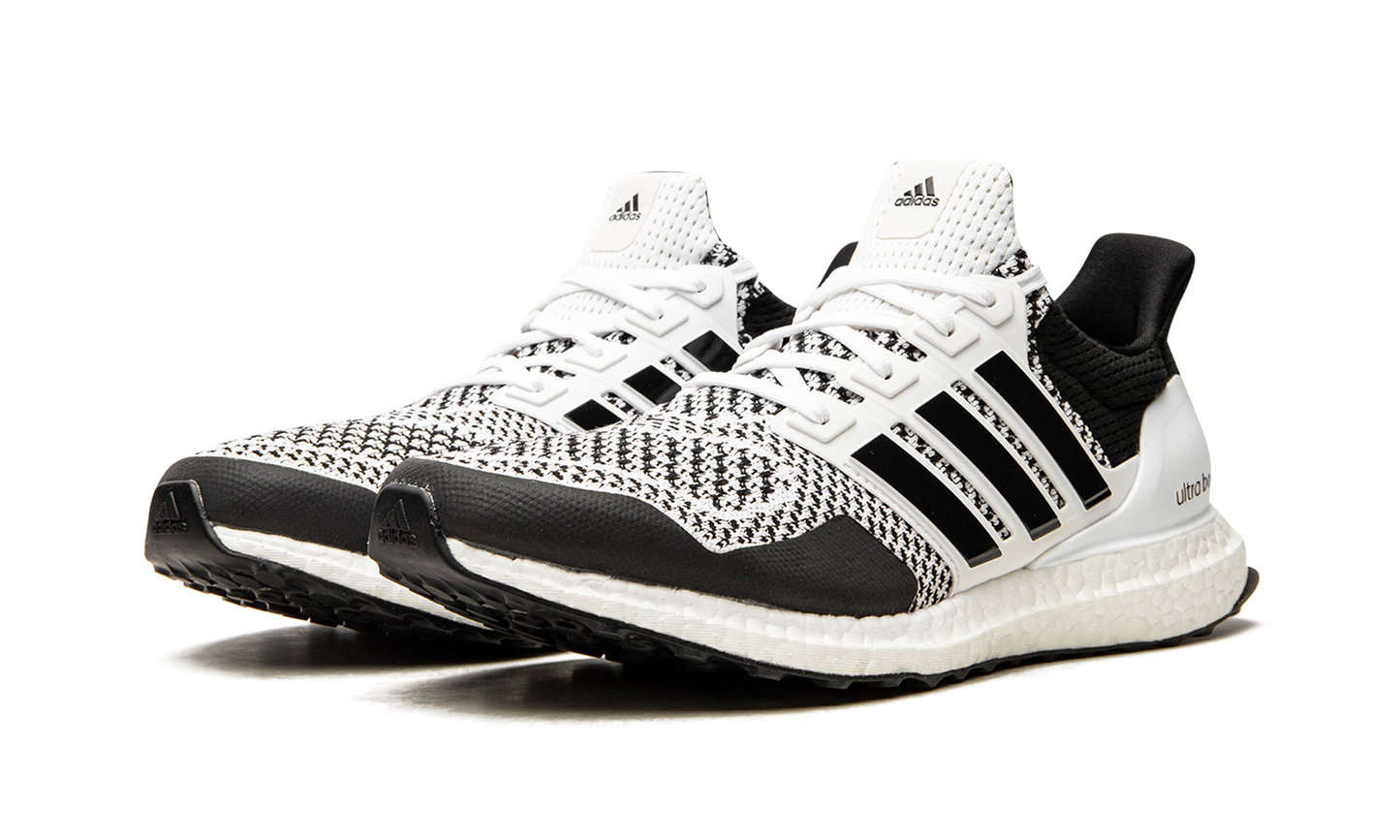 UltraBoost 1.0 DNA H68156