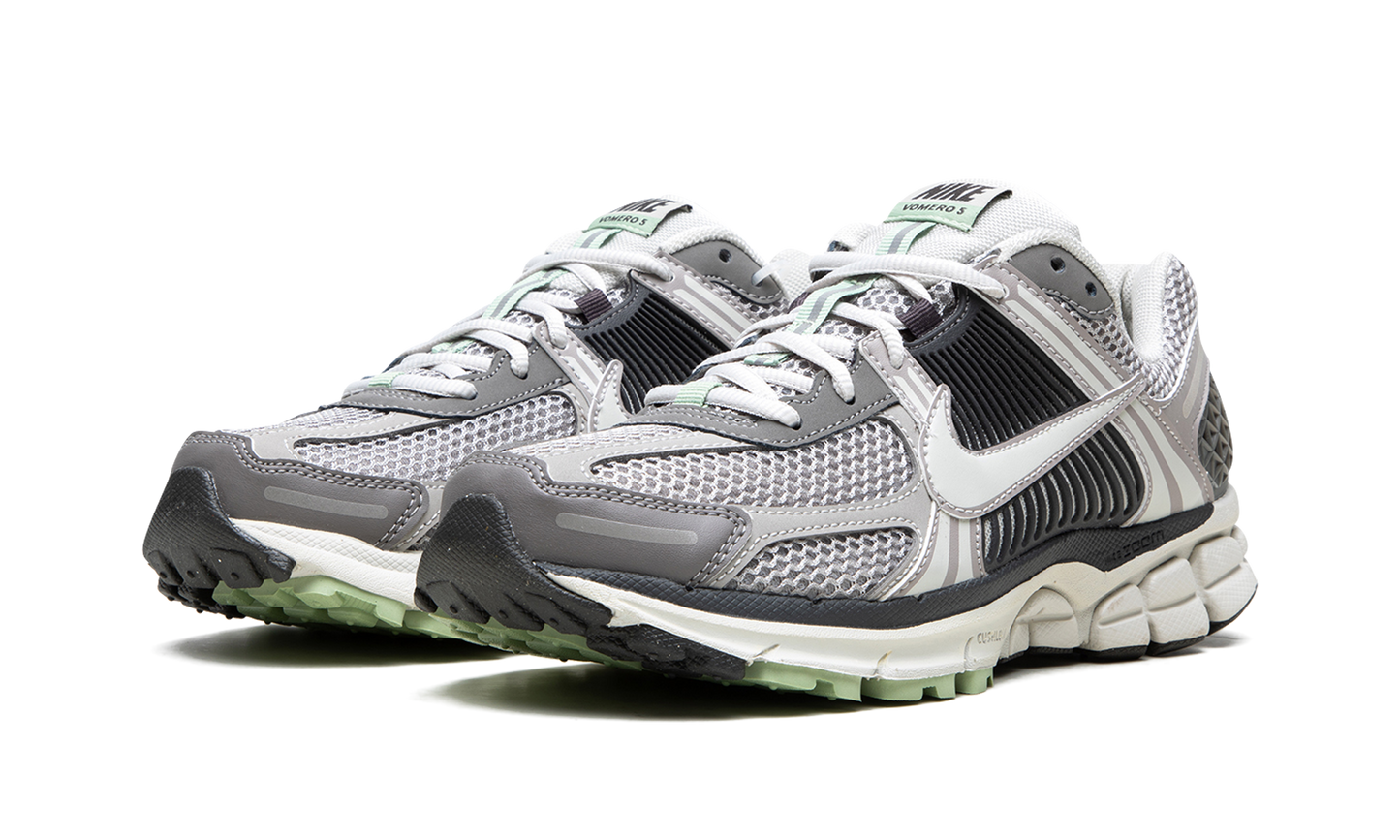 VOMERO 5 WMNS "Cobblestone" FB8825 001