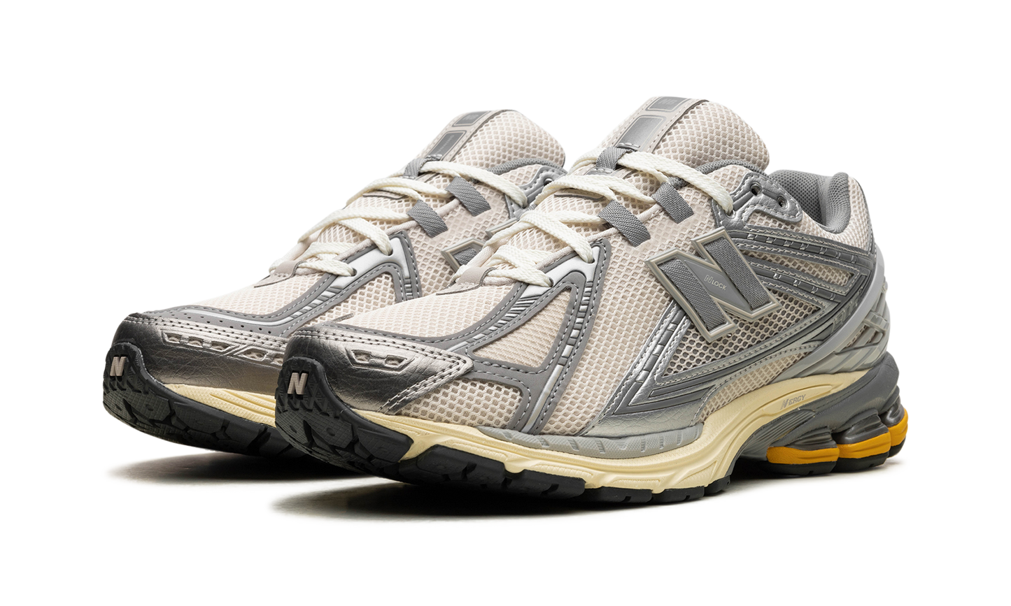 1906R "Metallic Silver Yellow" M1906RRD