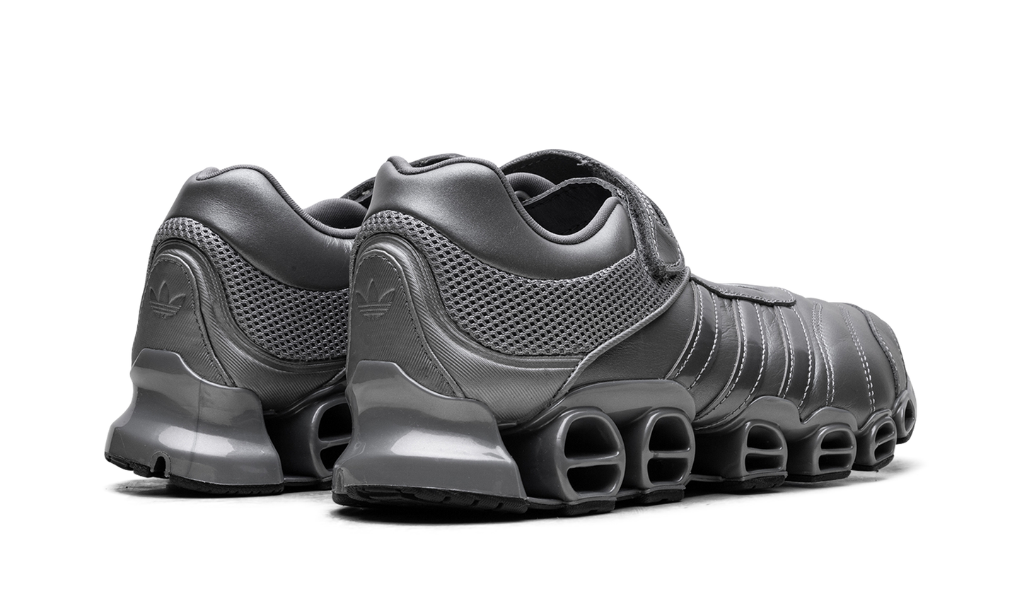 Megaride Mary-Jane WMNS "Taqwa Bint Ali Iron Metallic" IH8566