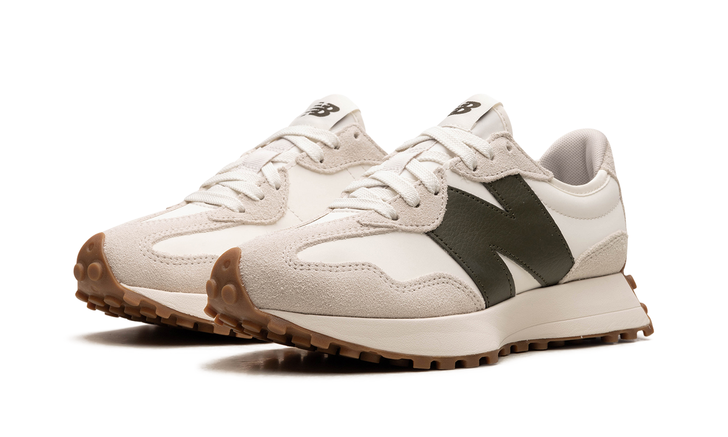 327 "Moonbeam Oak Leaf Green" MS327ASN