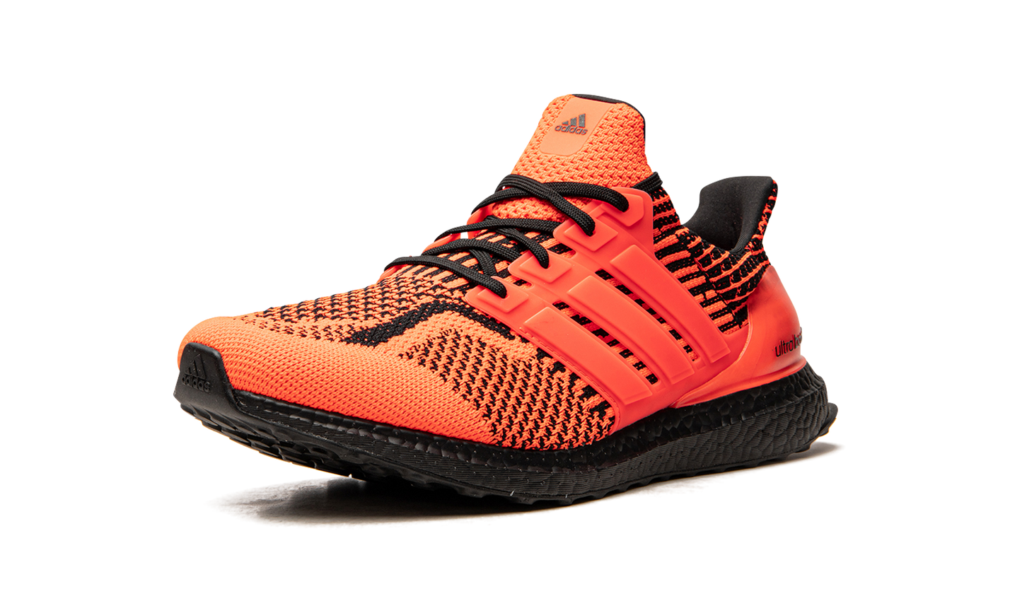 UltraBoost 5.0 DNA "Solar Red / Core Black"