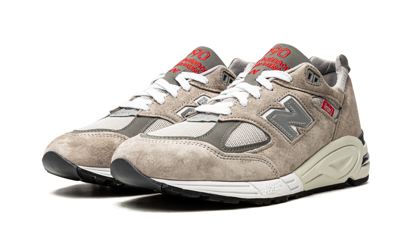 Made in US 990 v2 "Grey / Red" M990VS2