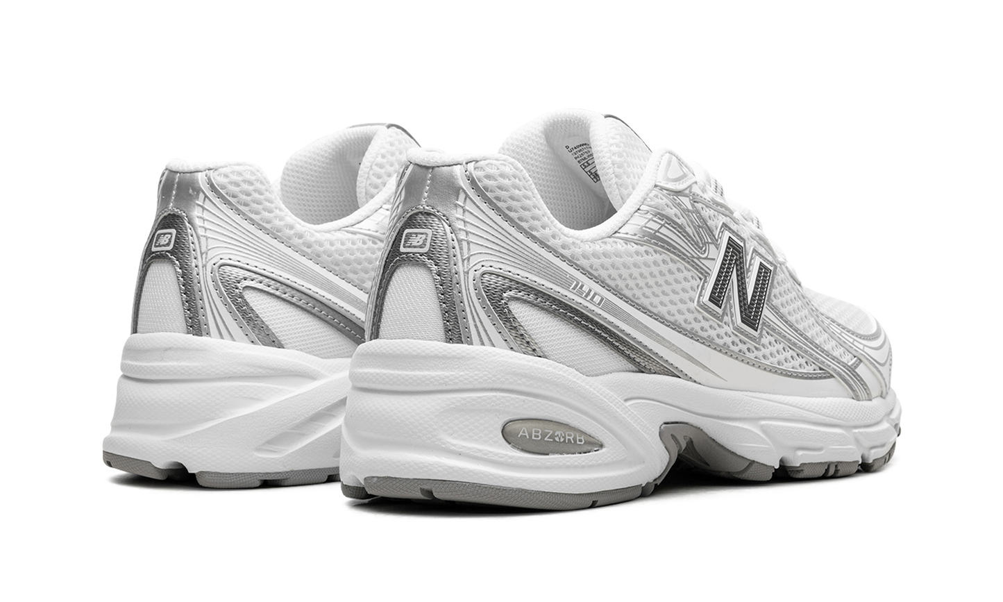 740 "White Silver" U740WM2