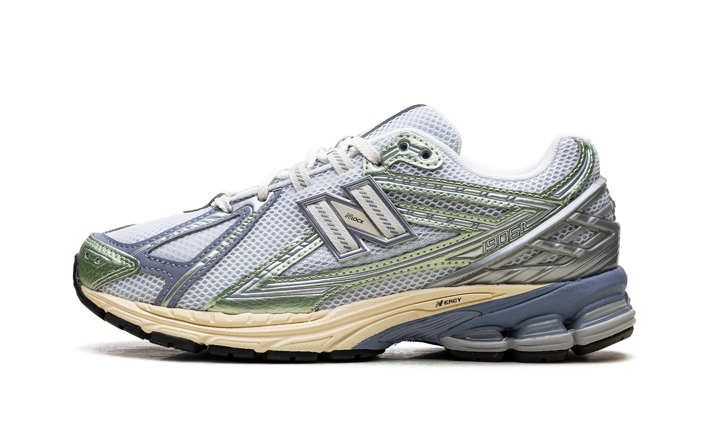 1906R "Metallic Green Blue" U1906RNE