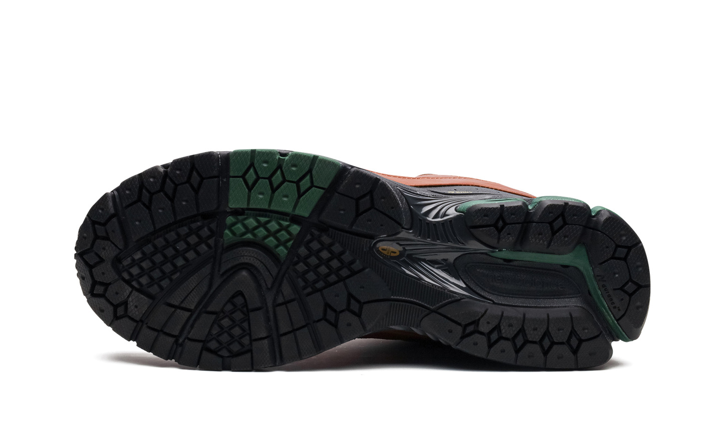 2002R "The Hiker" M2002RWM