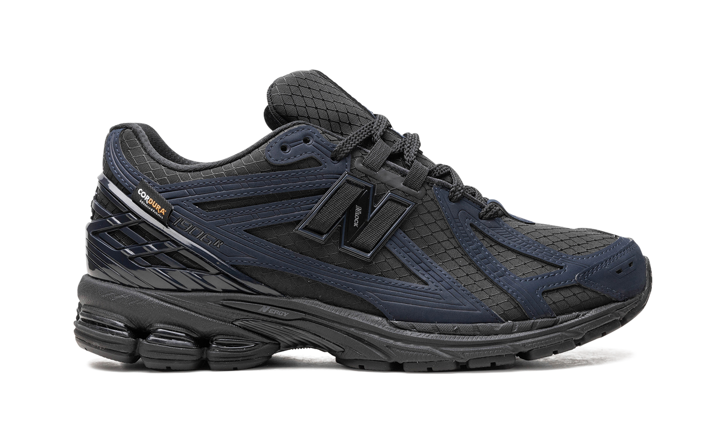 1906R "Outerspace/Black/Black" M1906RWE