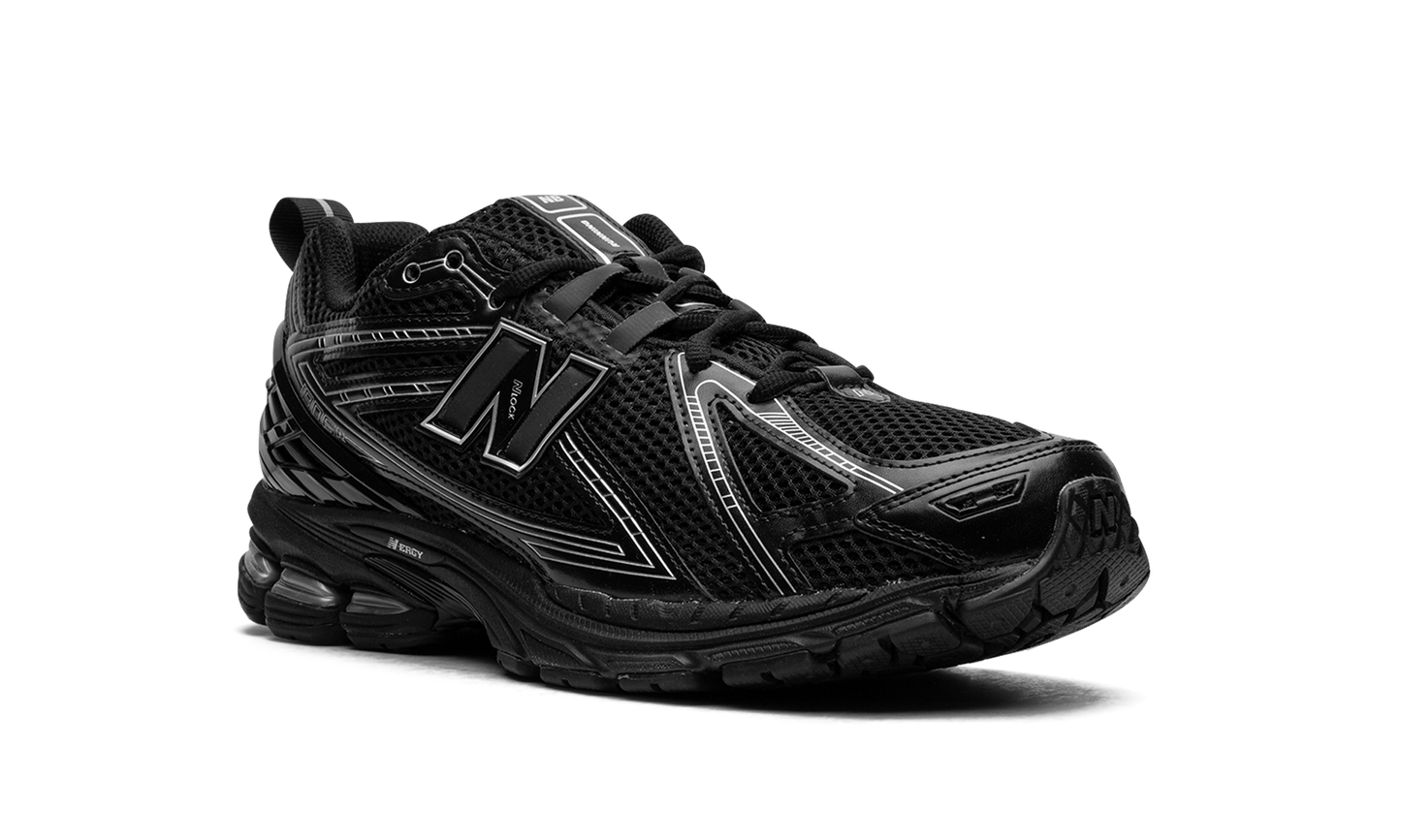 1906R "Black / Silver" M1906RCH