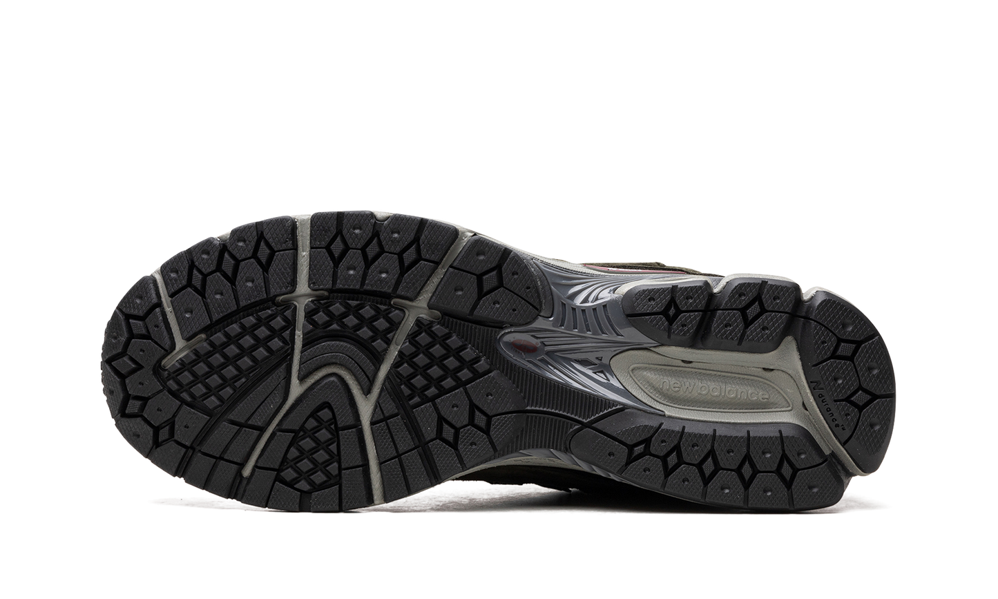 2002R "Protection Pack - Dark Moss" M2002RDN