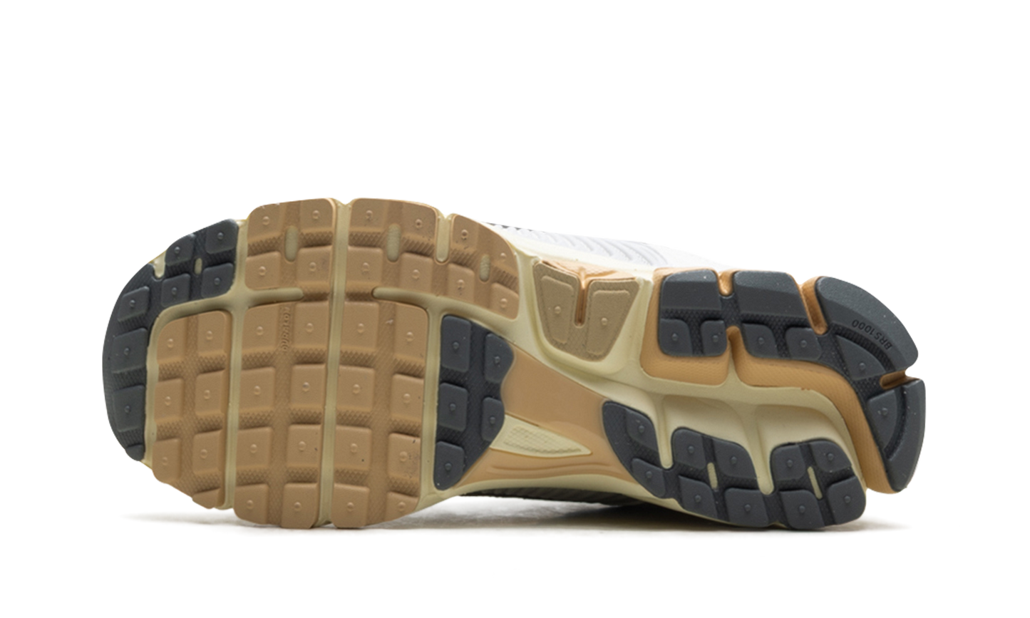 Zoom Vomero 5 WMNS "Summit White Pure Platinum" FJ2028 101