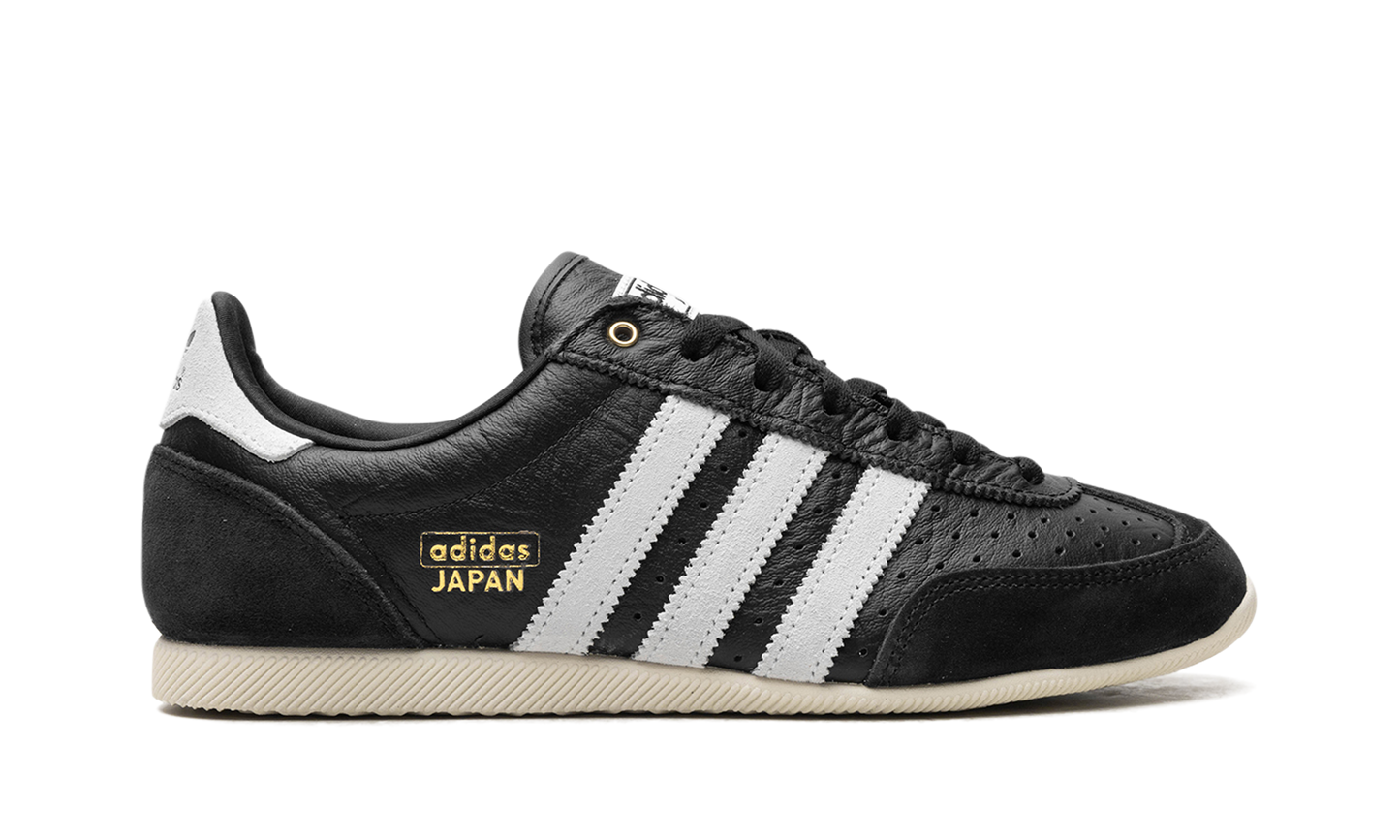 Japan WMNS "Core Black Cloud White" IH5490