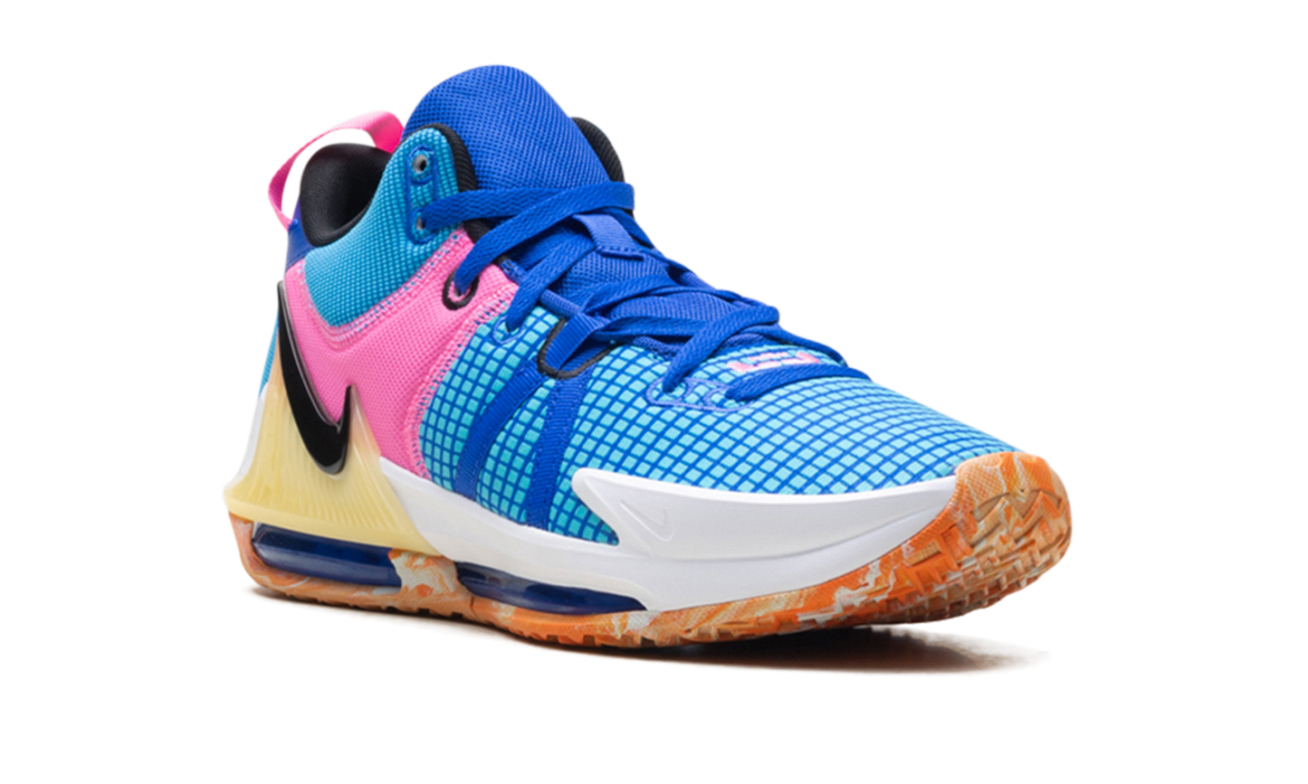 LeBron Witness 7 "Hyper Royal" DM1123 400