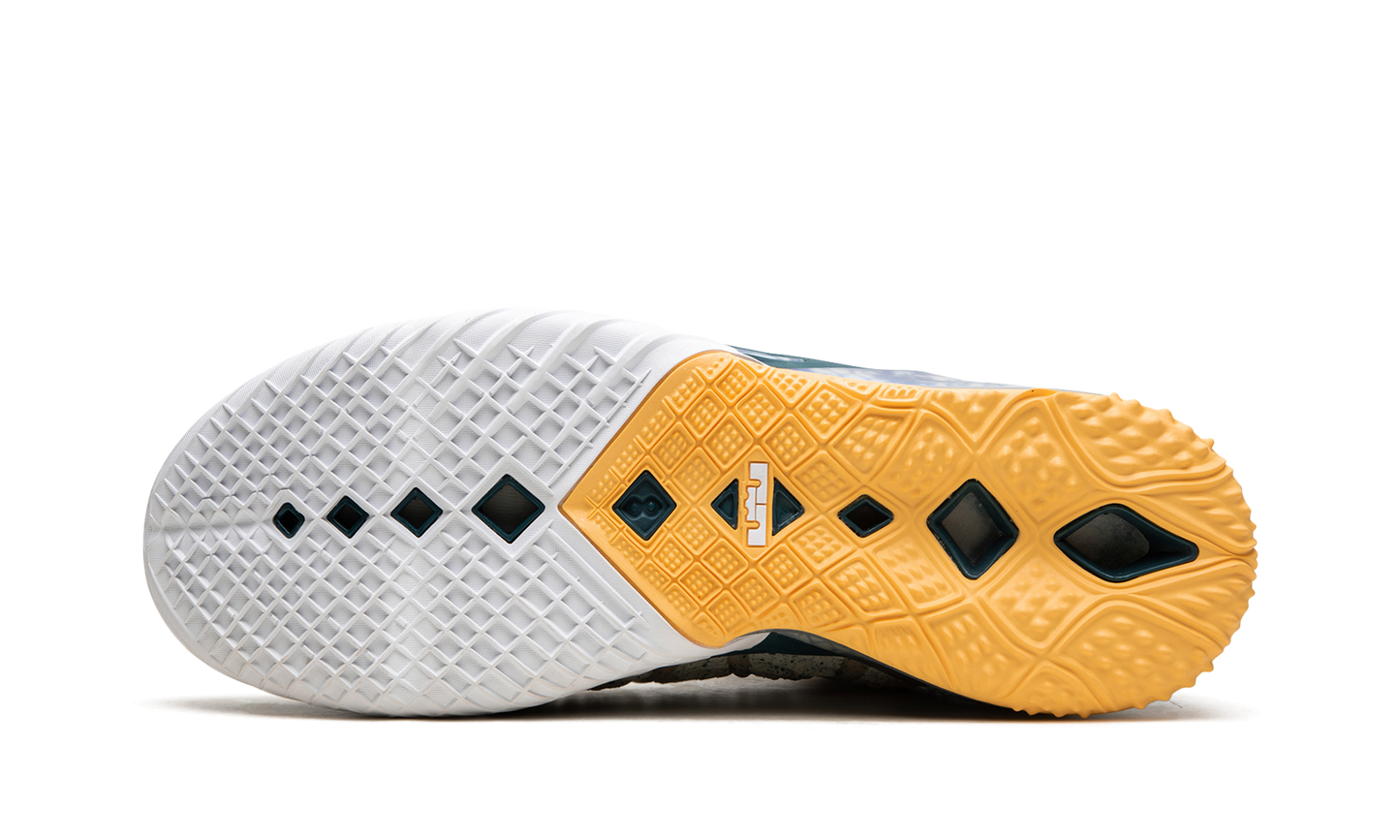 LeBron 18 "Reflections Flip"