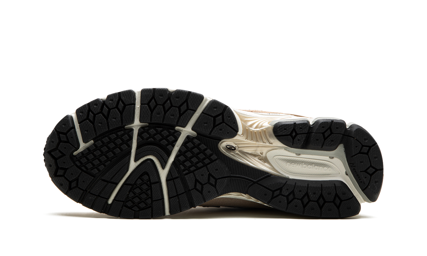 1906R "MINDFUL GREY/MOONBEAM/SILVER METALLIC" M1906RW