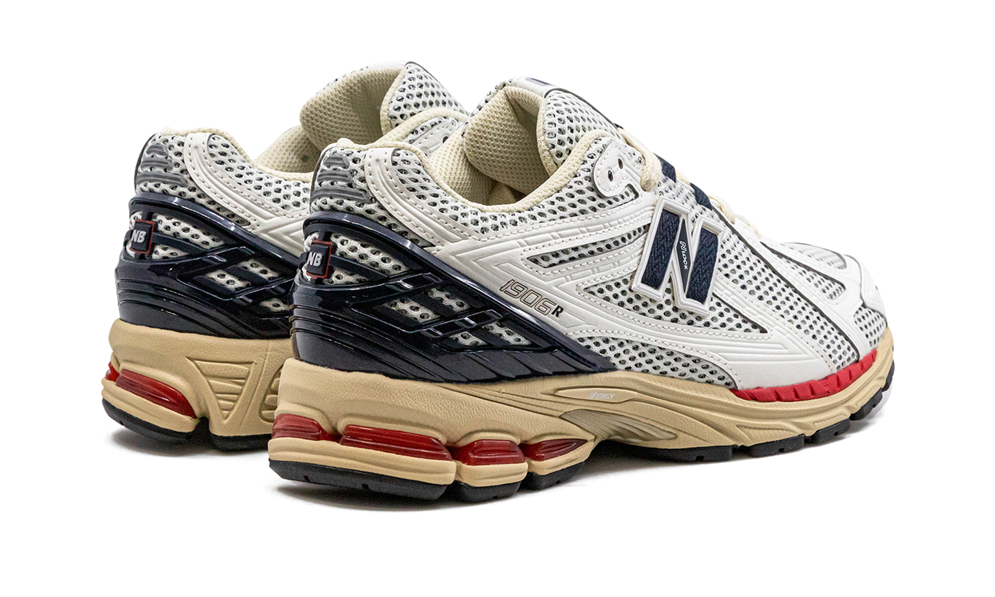 1906R "Sea Salt Eclipse True Red" M1906RR