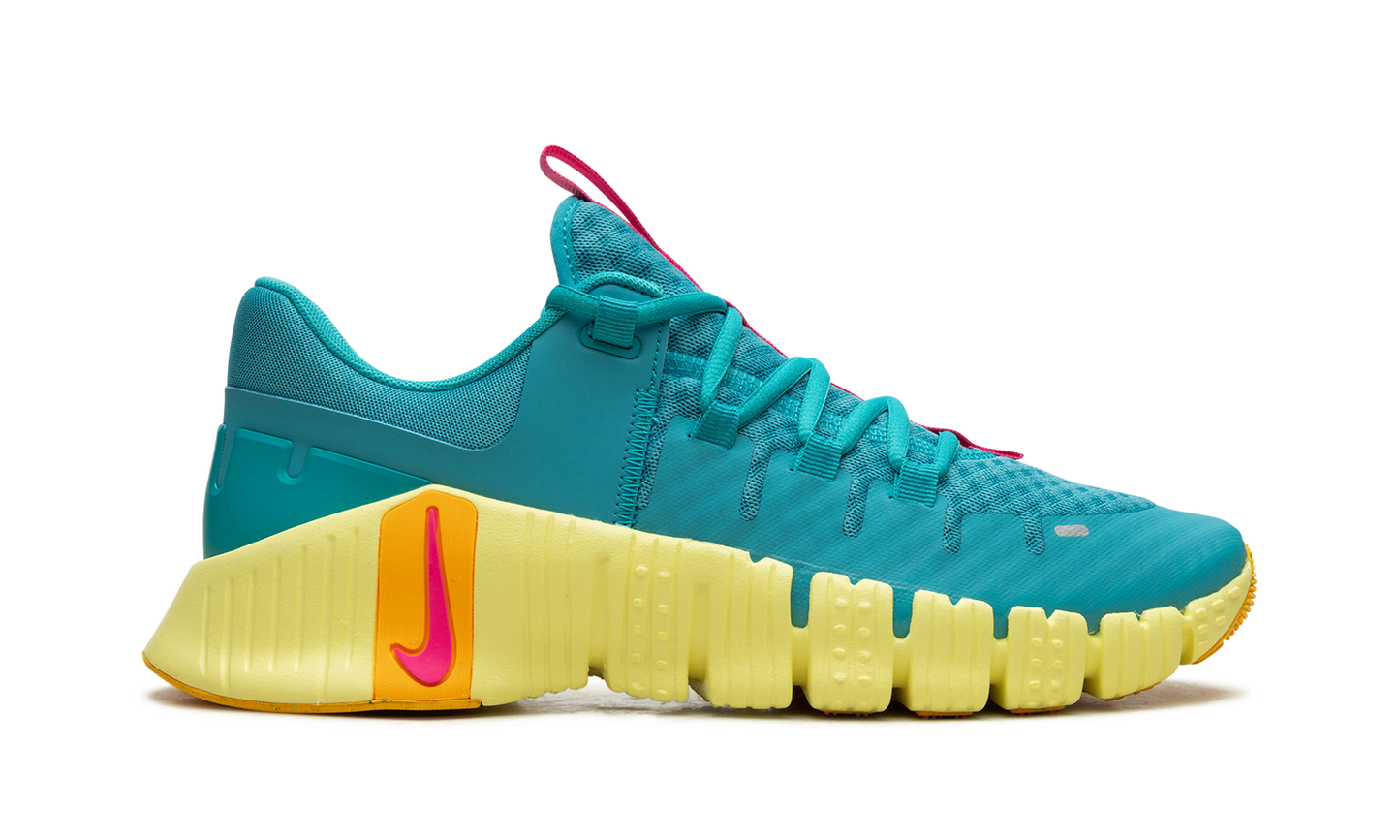 Free Metcon 5 "Dusty Cactus Fierce Pink" DV3949 302