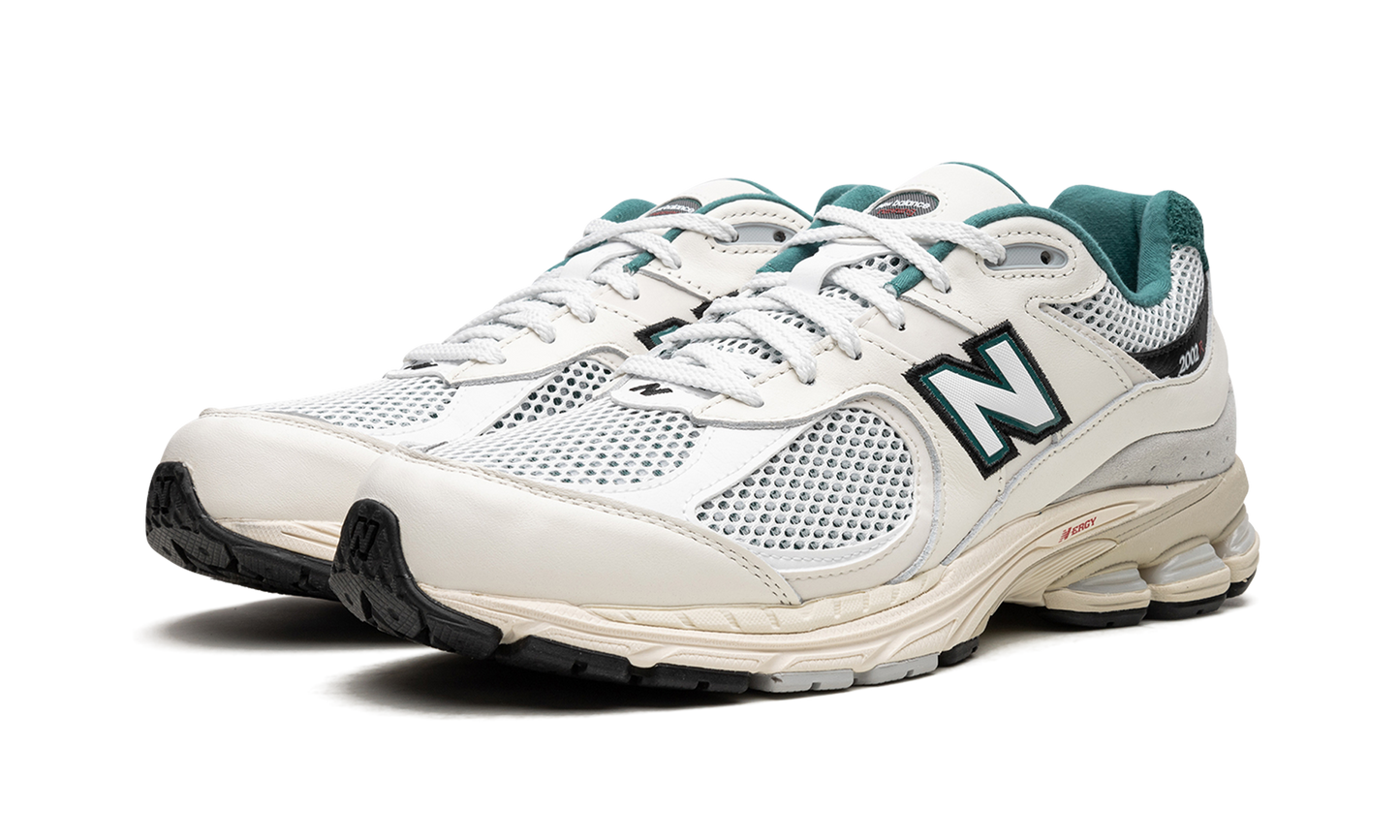 2002R "Sea Salt/Vintage Teal" M2002RVD