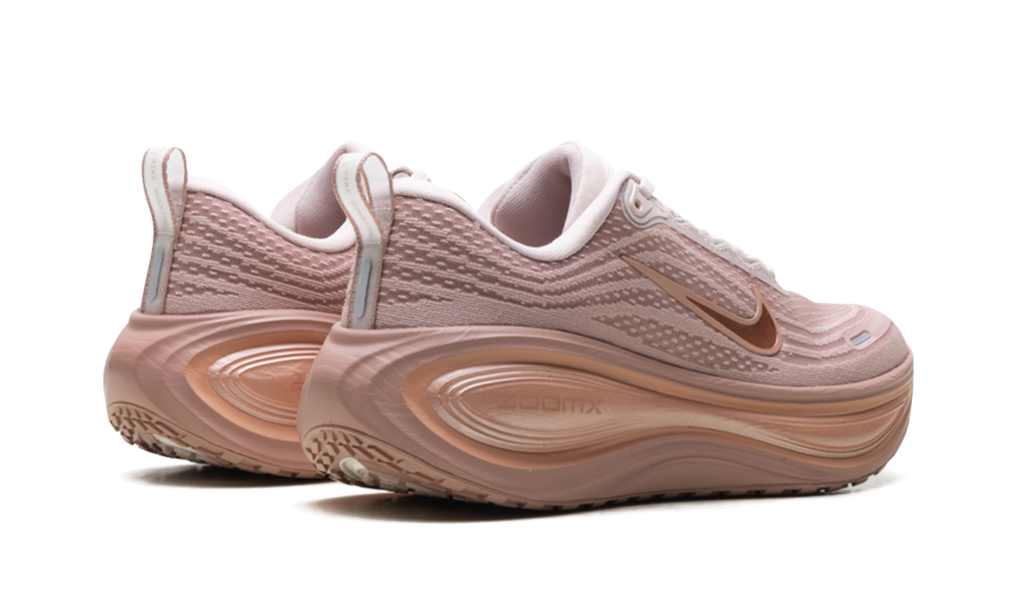 Vomero Plus WMNS "Particle Pink / Rose Gold" HV8154 601