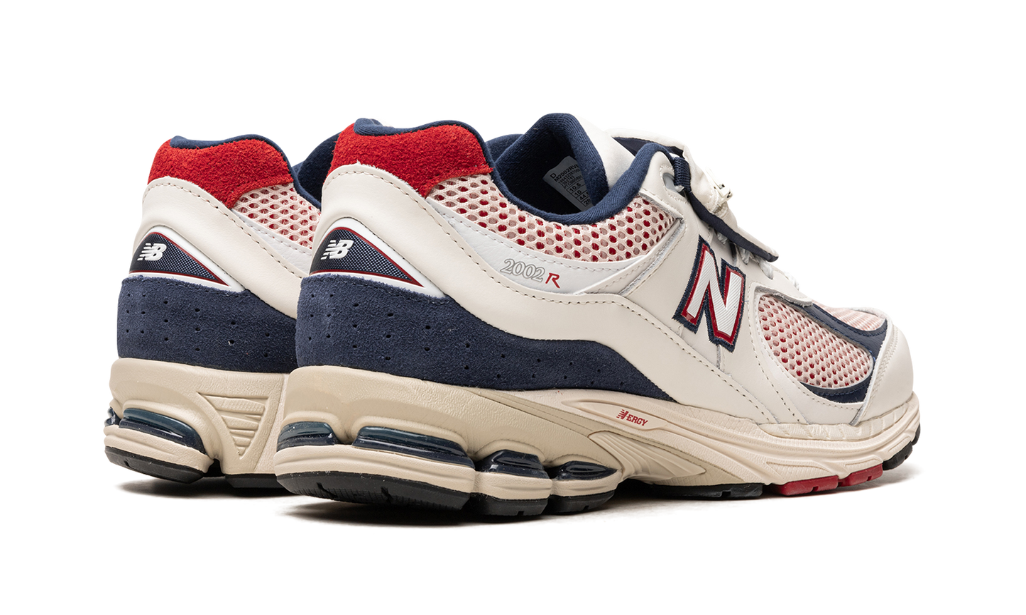 2002R "Sea Salt/Team Red" M2002RVE