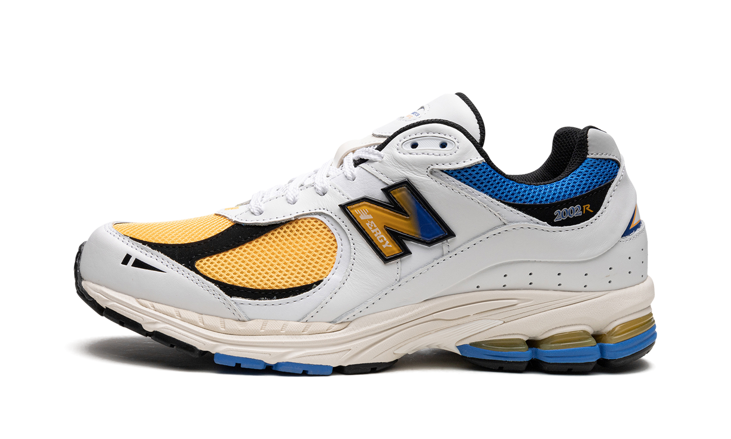 2002R "Vibrant Apricot" M2002RGW