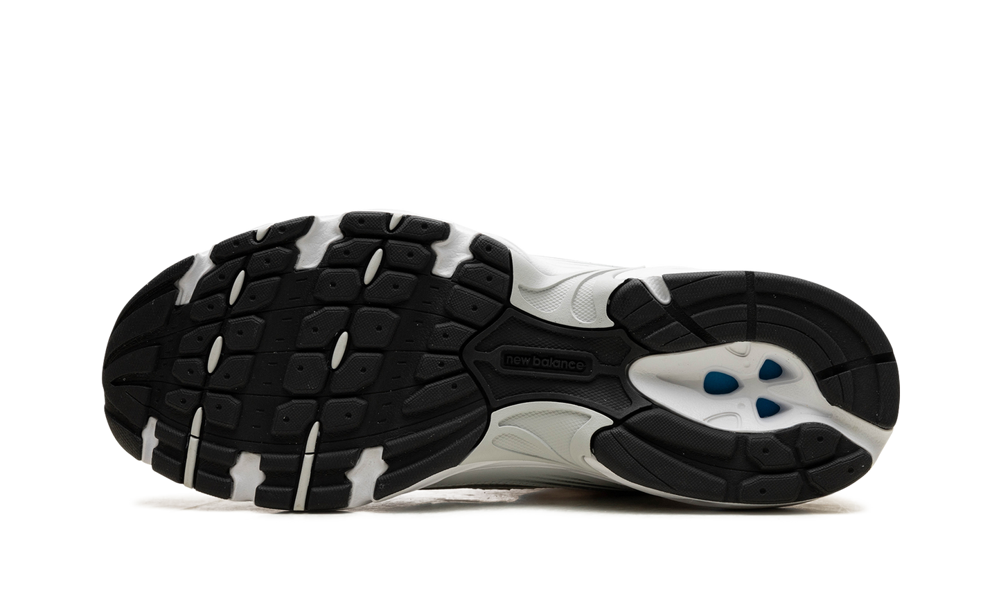 530 "White Vibrant Apricot Silver Metallic" MR530PUT