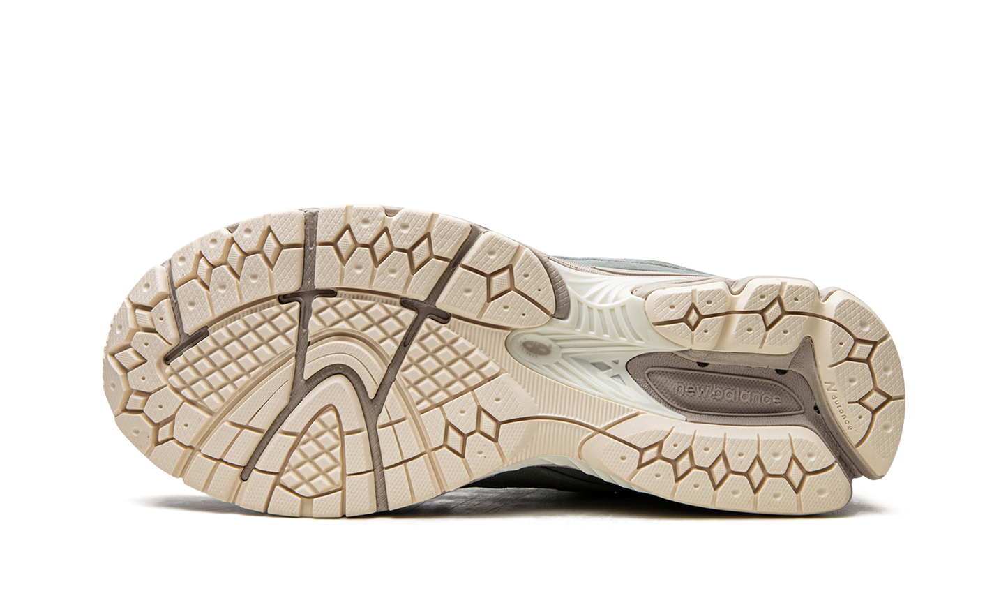 2002R "Kith Pistachio" M2002RK1