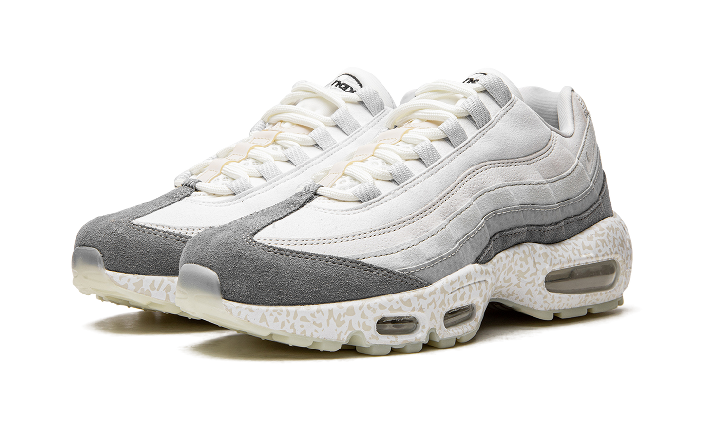 Air Max 95 QS "Light Bone-Glow in the Dark" DV2593 100