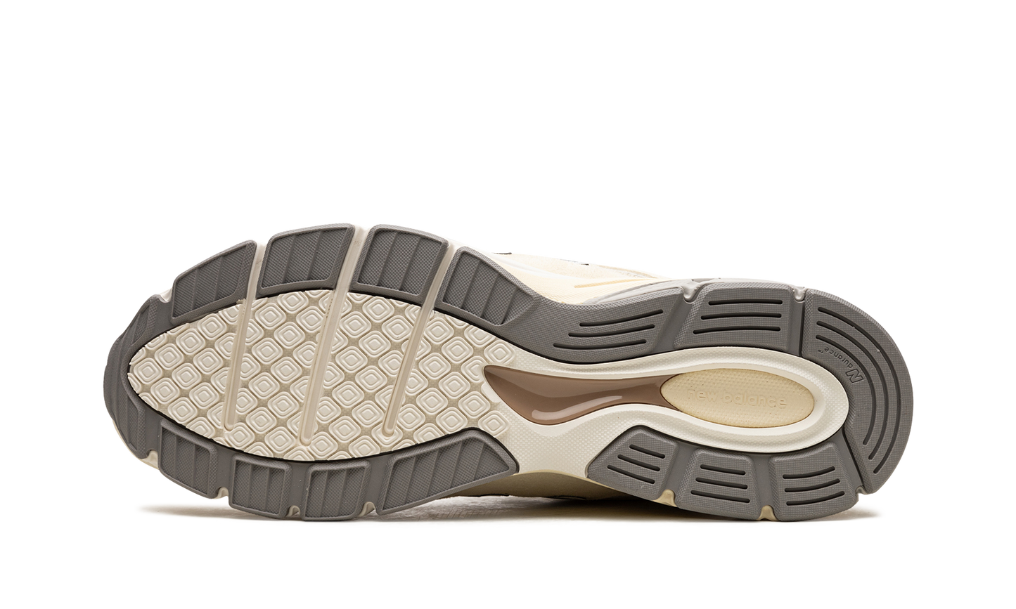 990v4 "Made in USA - Cream" U990TE4