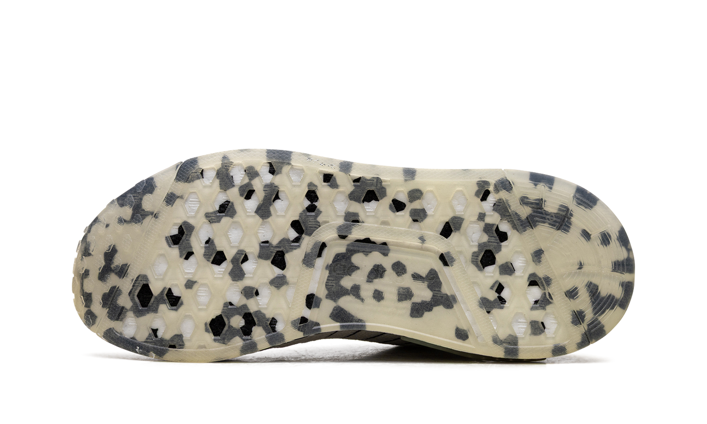 NMD R1 WMNS "Active Purple Spotted" Gz7995