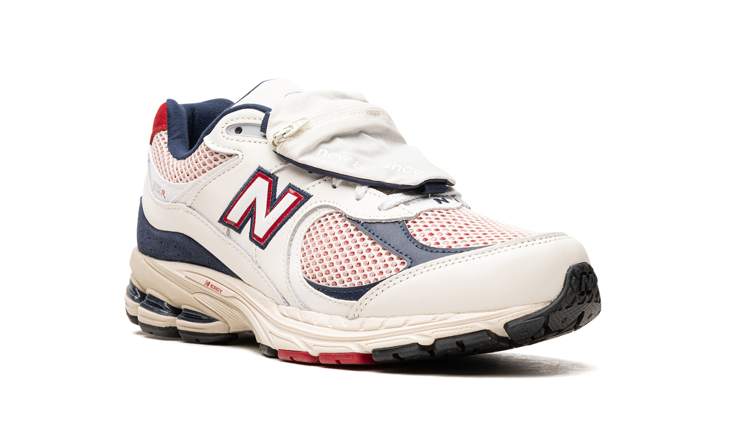 2002R "Sea Salt/Team Red" M2002RVE