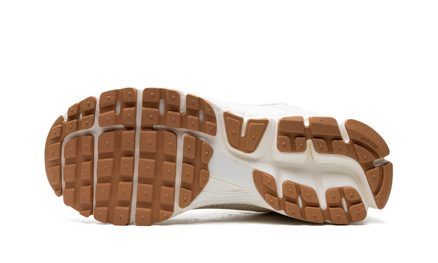 WMNS Nike Zoom Vomero 5 "SAIL GUM" HM5886 133