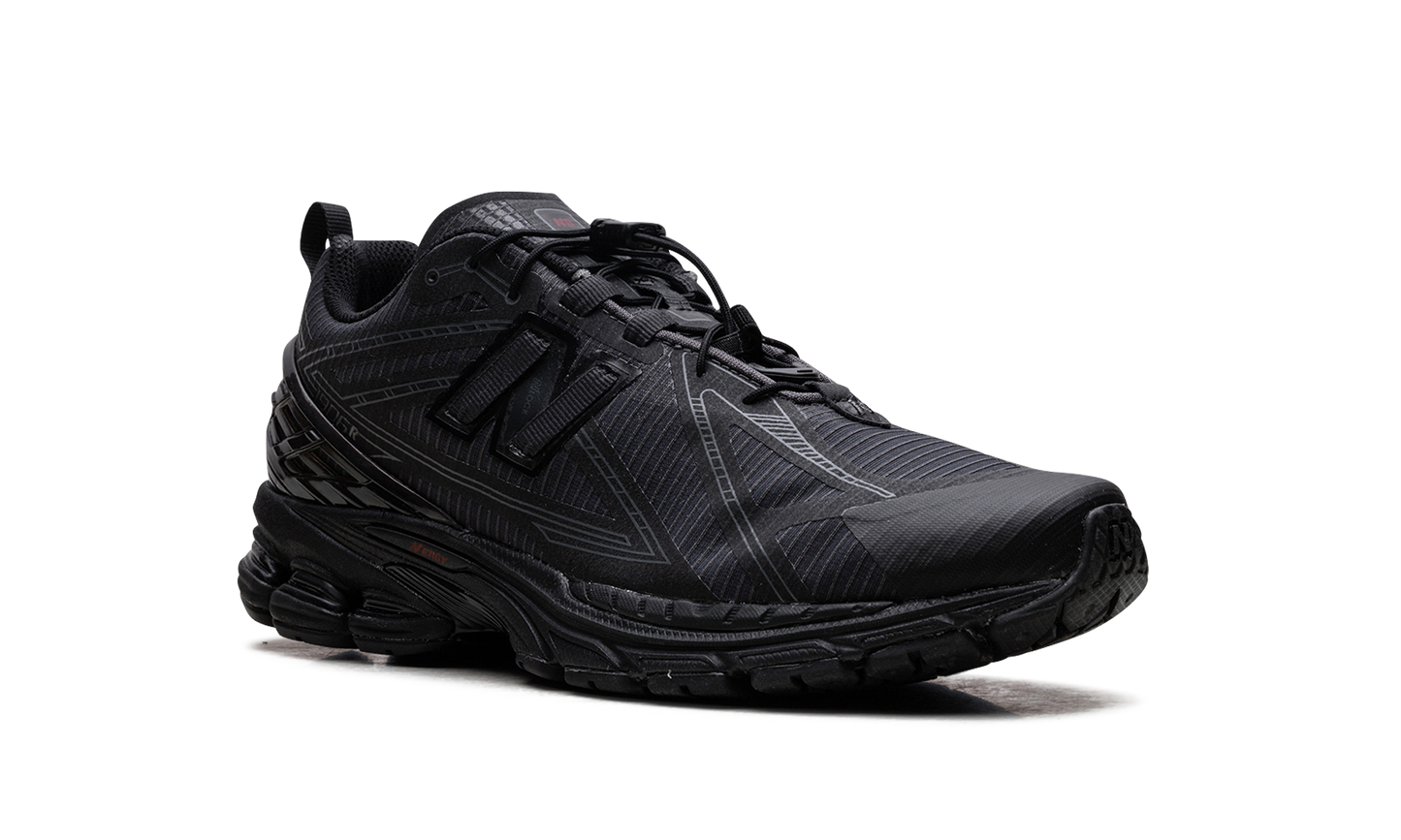 1906R "Black Magnet" M1906RNB