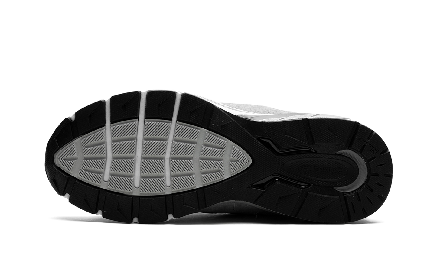 990 V5 "Grey" M990GL52E