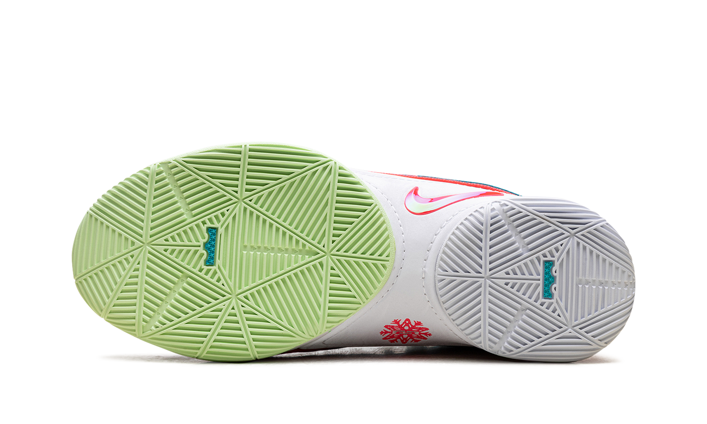 LeBron 22 "Christmas" HV5147 600