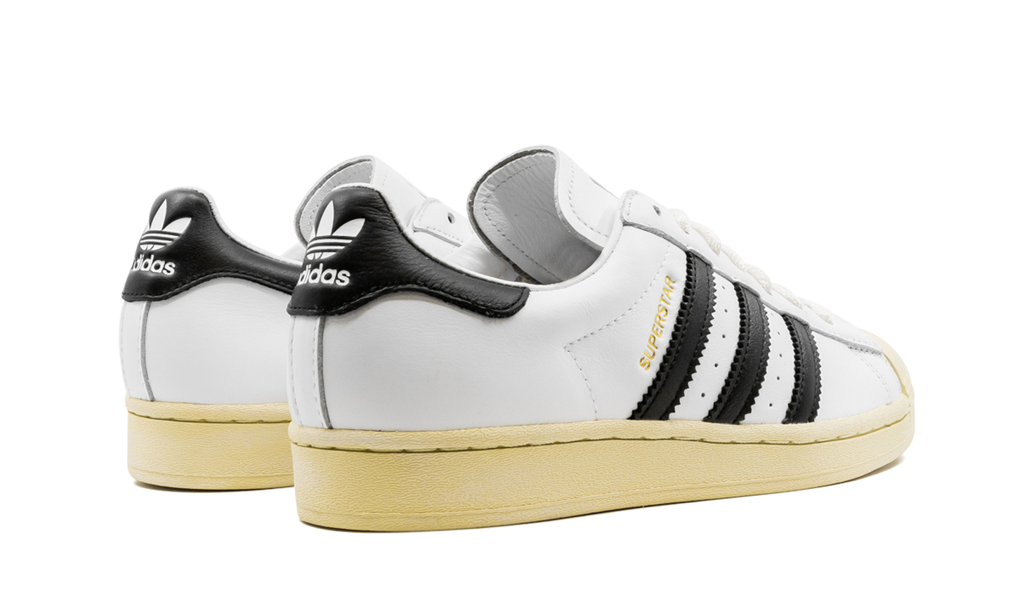 Superstar Premium "White / Black" FV2831