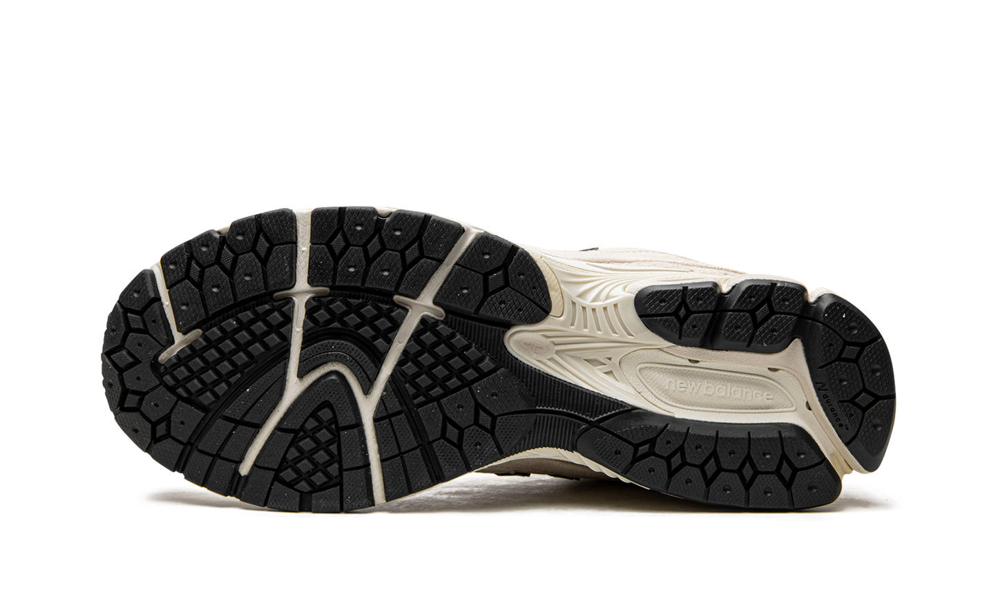 2002R "Calm Taupe" M2002RCC