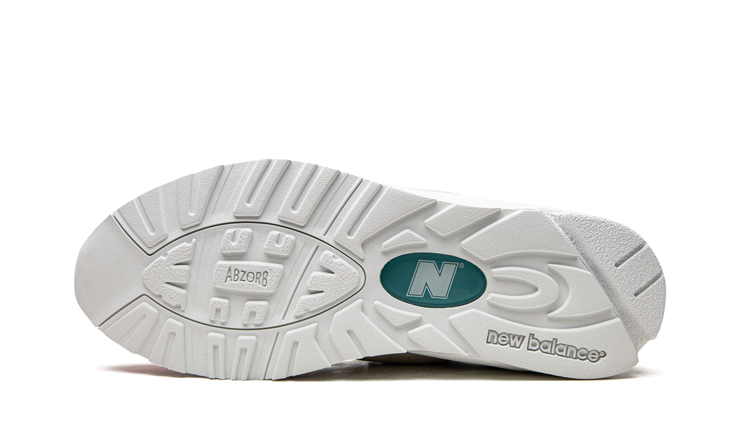 990 v2 "Kith Cyclades" M990KC2