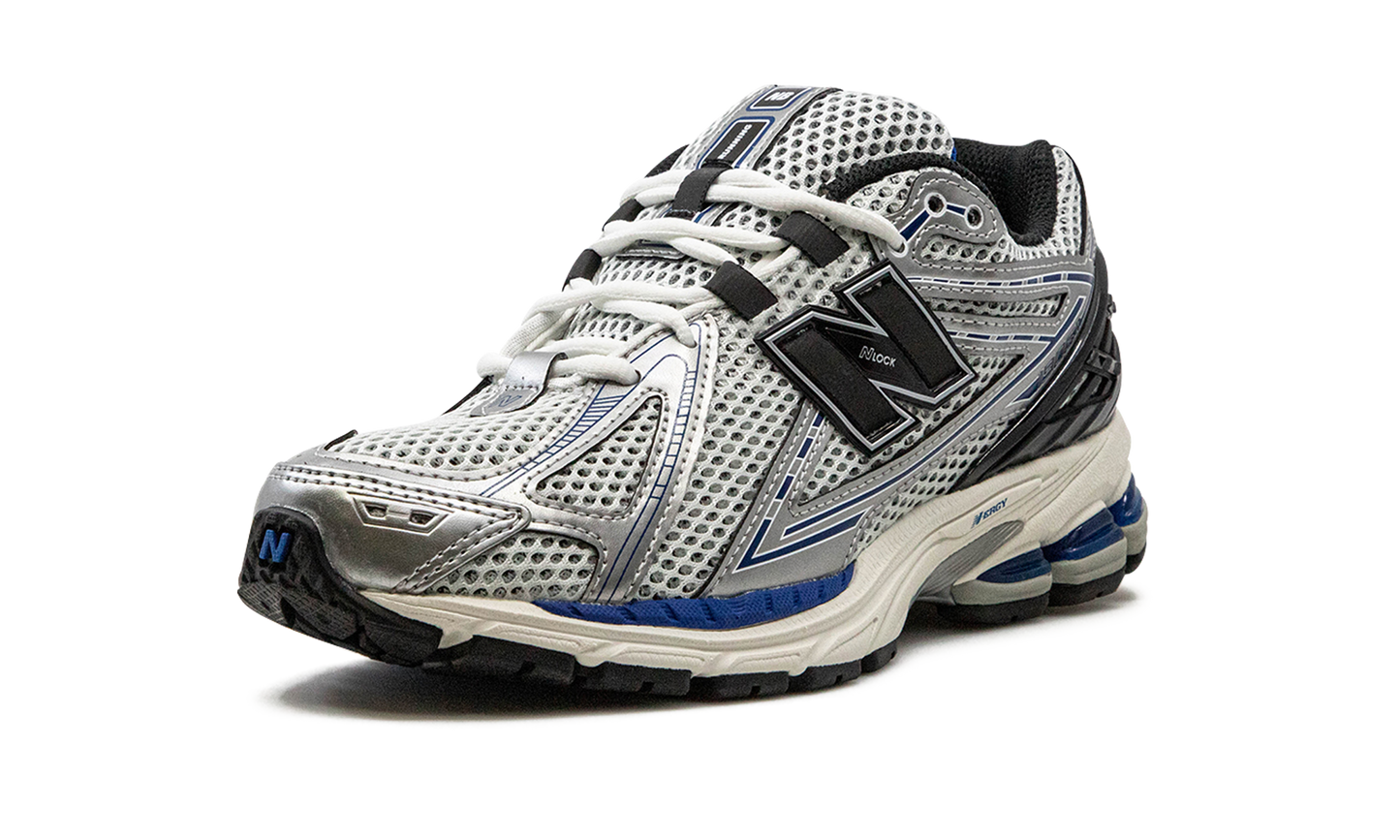 1906R "Silver Metallic" M1906RCD