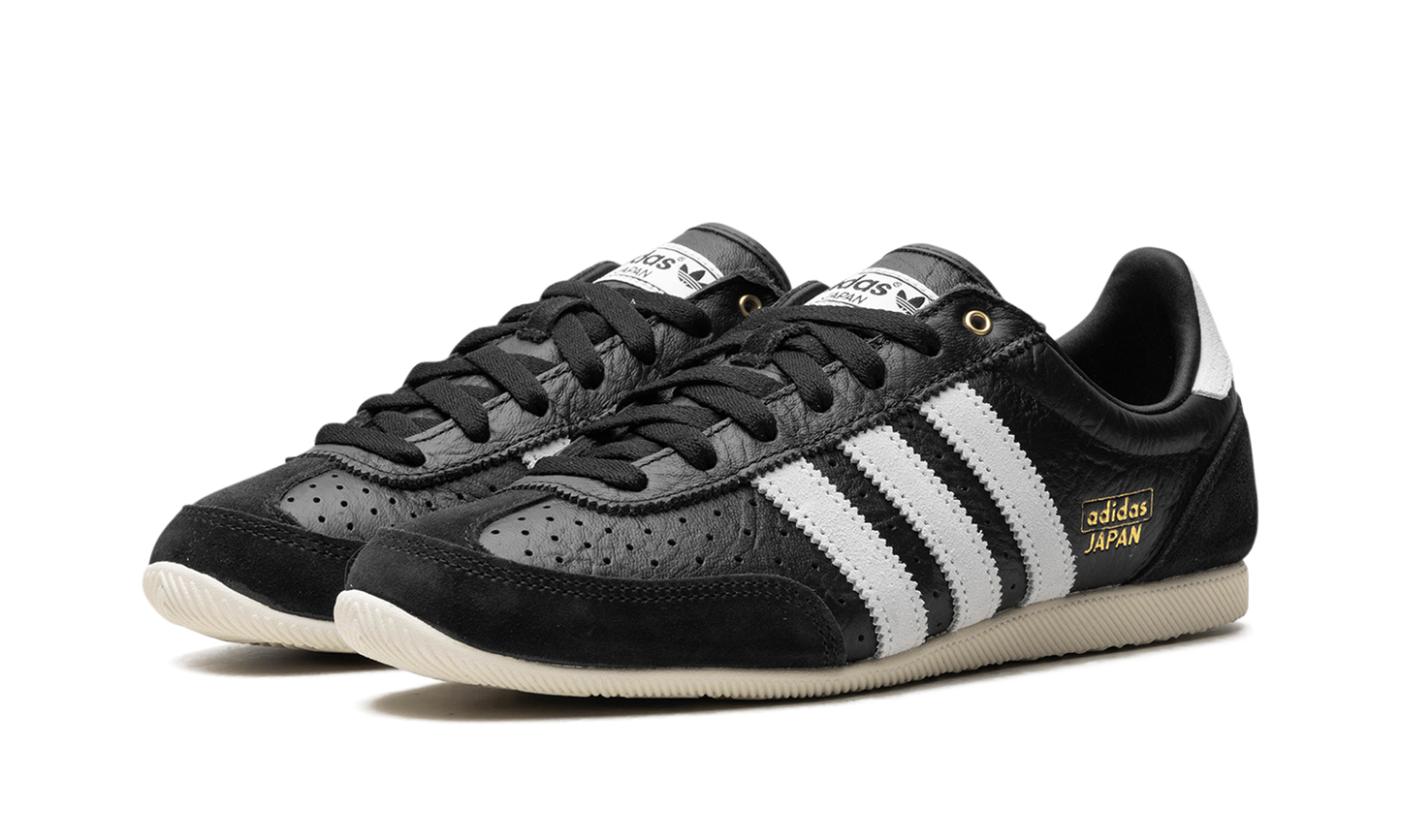 Japan WMNS "Core Black Cloud White" IH5490