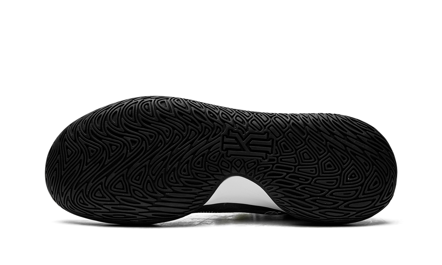 Kyrie Flytrap V CZ4100 002