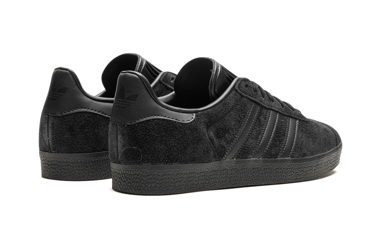 Gazelle "Triple Black" CQ2809