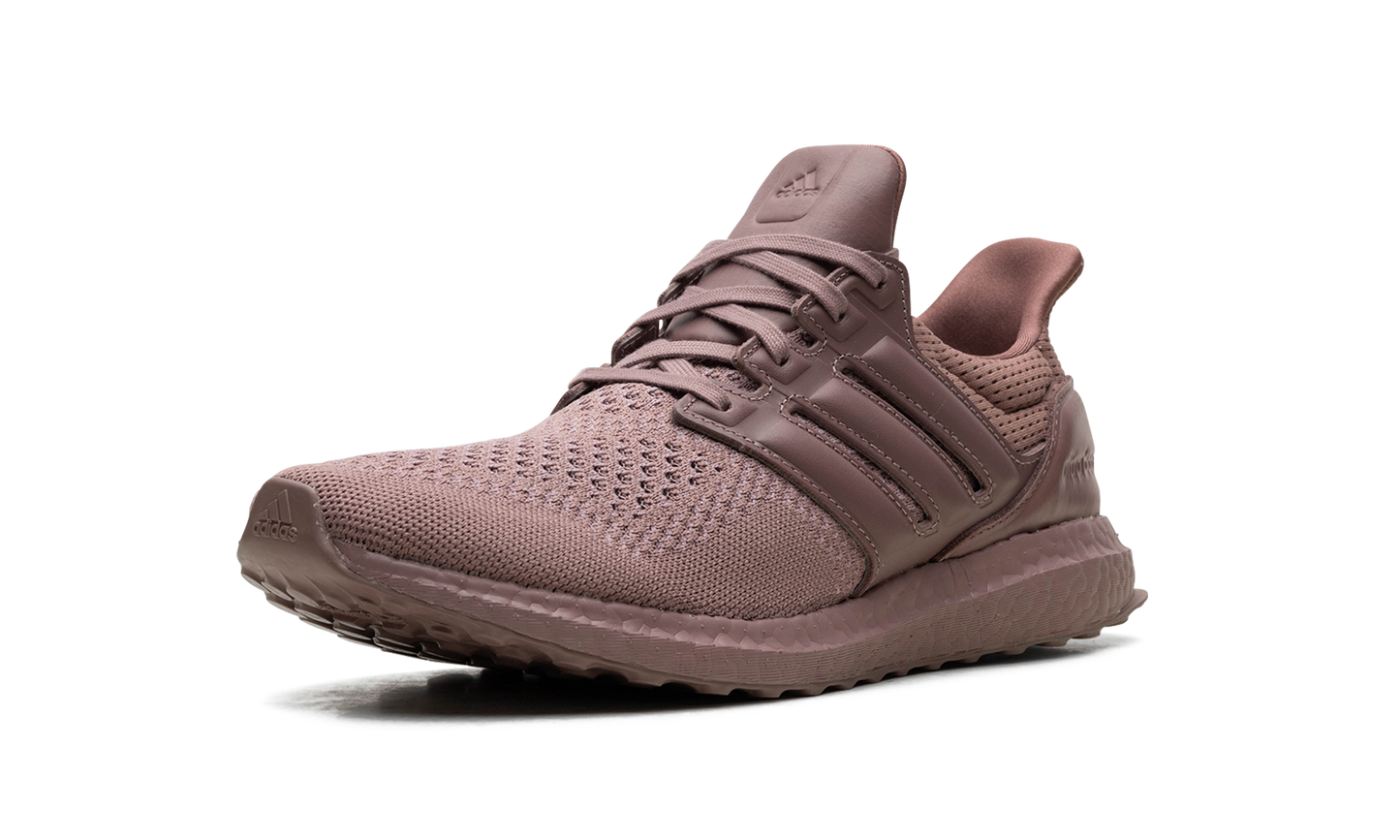 ULTRABOOST 1.0 WMNS "Wonder Oxide" GY9903