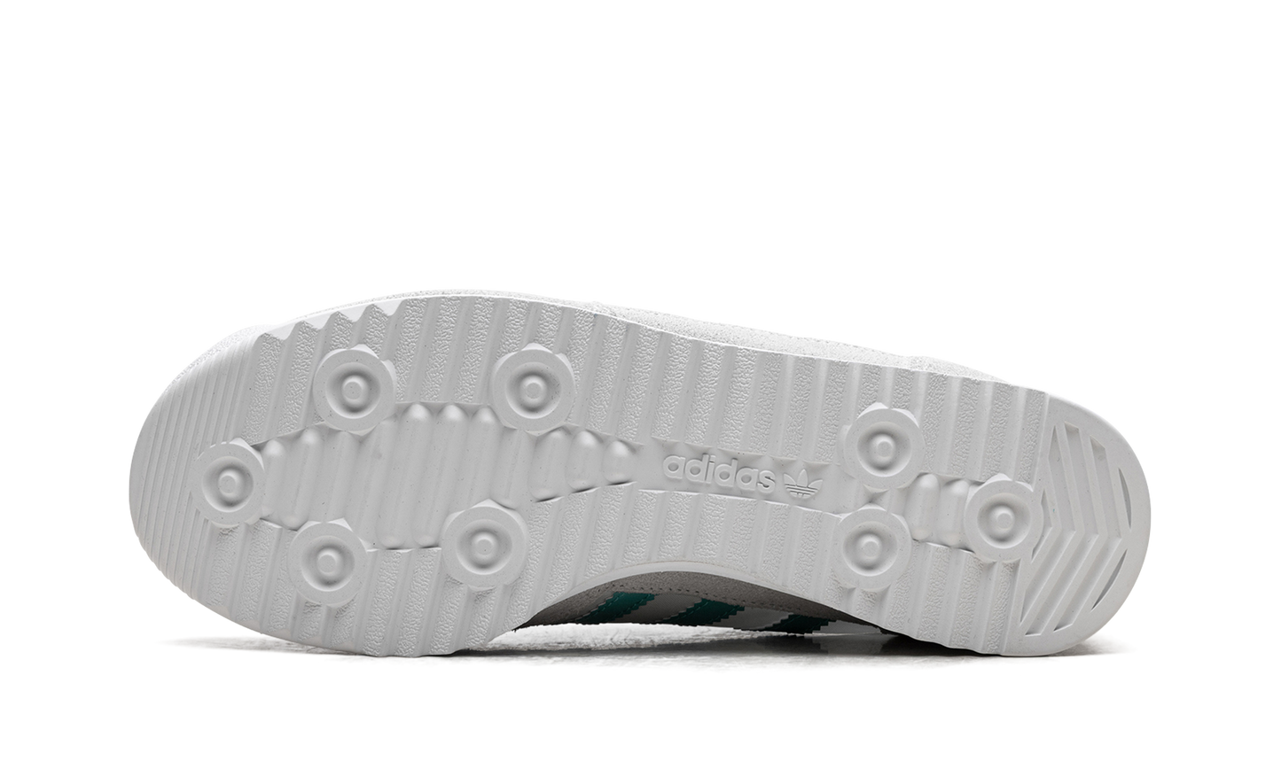 SL 72 RS "Mercedes-AMG Petronas Formula One Team White" JQ1781