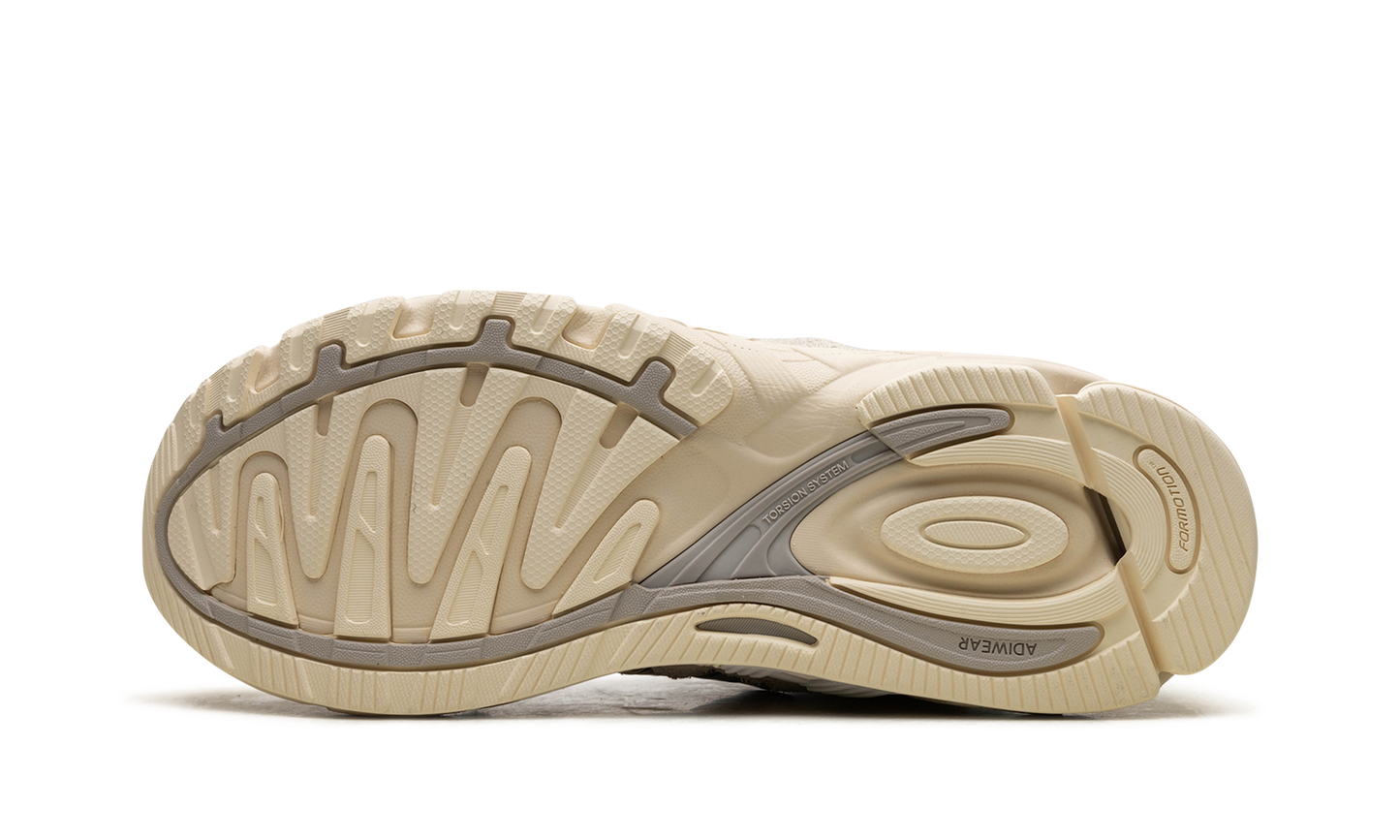 Bad Bunny Response CL "Wonder White" IF7179