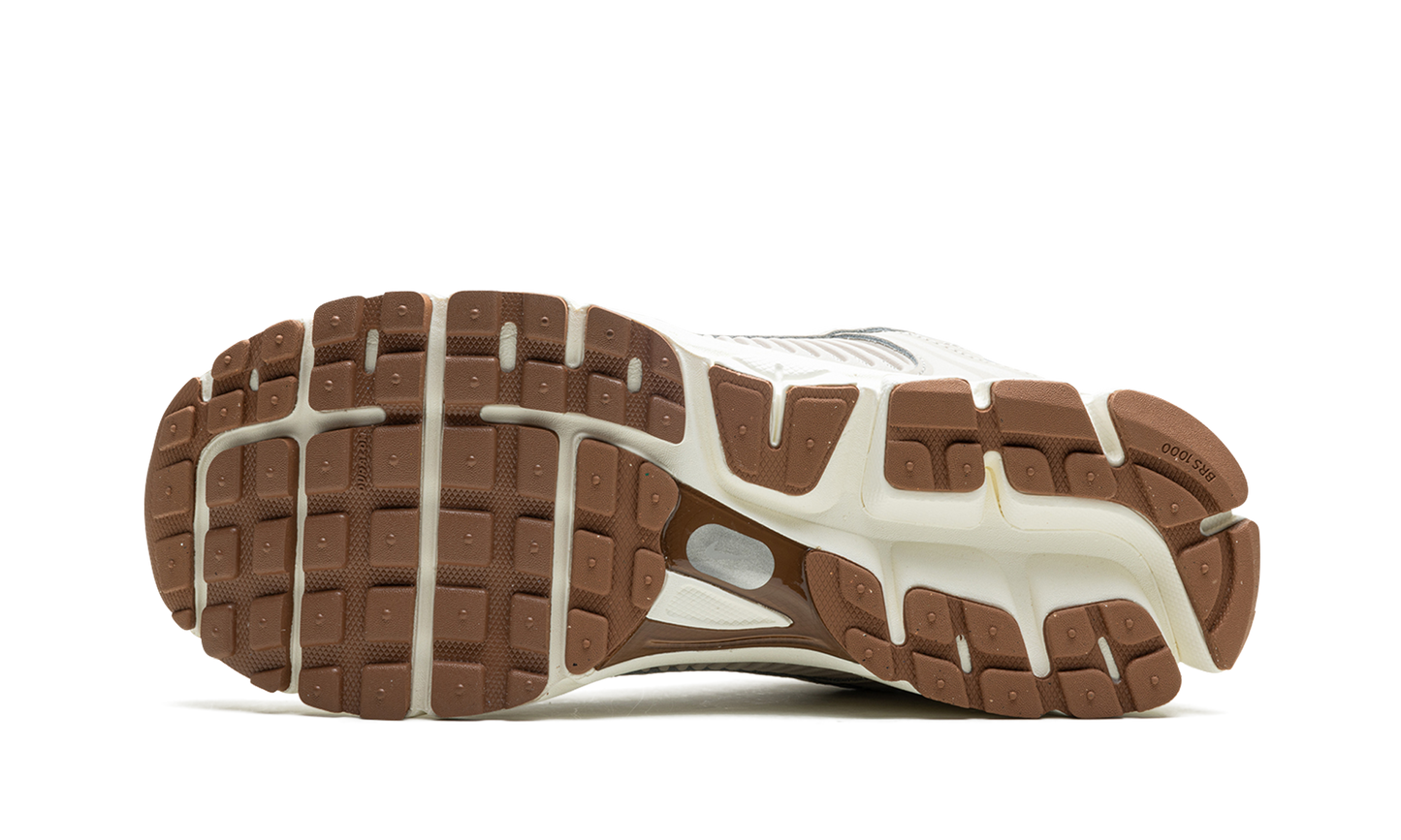 ZOOM VOMERO 5 WMNS "Light Orewood Brown" FZ3780 101